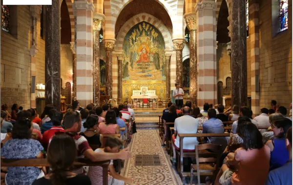 A chaplain offers a teaching at the Shrine of la Colombière Paray-le-Monial in 2023. Credit: Sanctuaire du Sacré-Cœur/www.sacrecoeur-paray.org