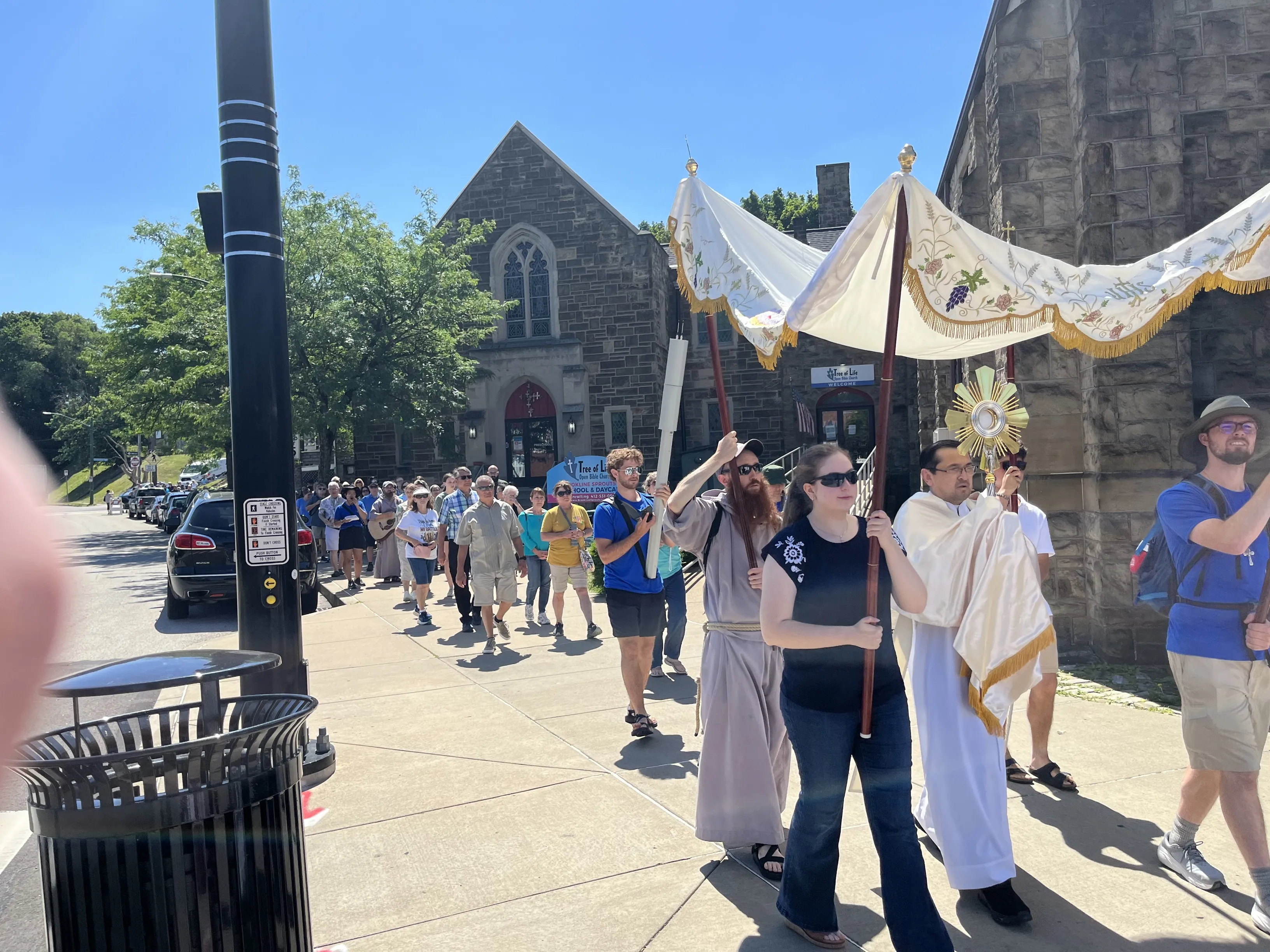 Hundreds of Catholics participate in Eucharistic procession in the Brookline neighborhood of Pittsburgh.?w=200&h=150