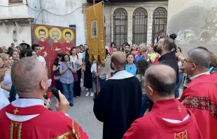 A moment of prayer during the procession through the narrow streets of the Christian quarter of Bab-Touma (St. Paul) in the Old City of Damascus on July 9, 2023, in celebration of the liturgical feast of the Martyrs of Damascus. Credit: Courtesy of HS/Custody of the Holy Land