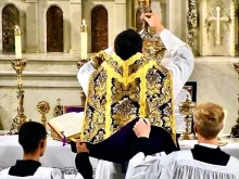 Elevation of the chalice at a Traditional Latin Mass.