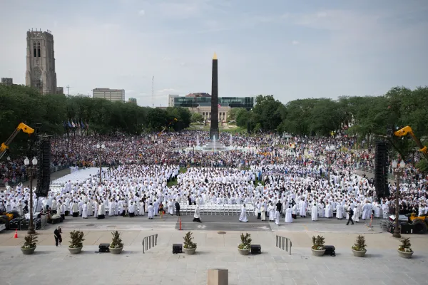 The assembled faithful for the Eucharistic procession on the grassy mall in front of the Indiana War Memorial. Credit: Jeffrey Bruno