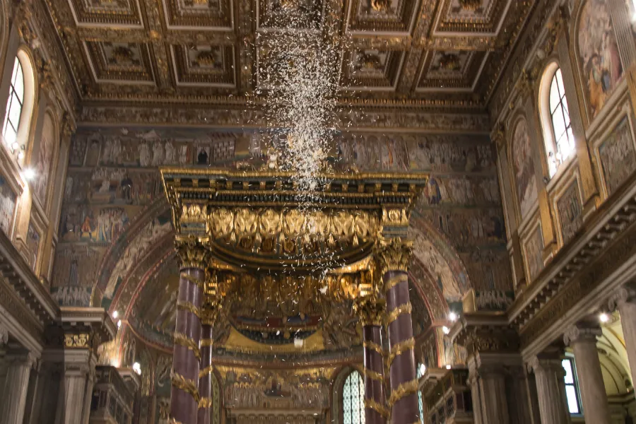 Rose petals fall in St. Mary Major Basilica Aug. 5, 2017 to commemorate the "miracle of the snow."?w=200&h=150