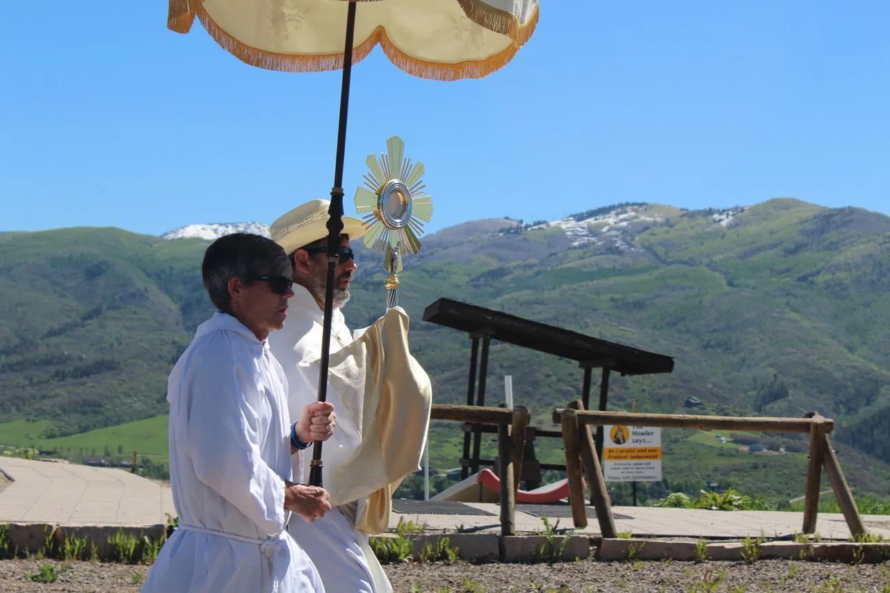 The Eucharist makes its way up a ski hill in Steamboat Springs, Colorado, as part of the National Eucharistic Pilgrimage.?w=200&h=150