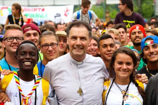 The 10th successor of St. Don Bosco to the Salesians, Cardinal Ángel Fernández Artime, along with young people from the Salesians. |?w=200&h=150