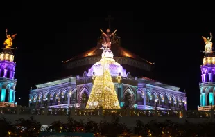 More than 4,000 faithful attended the celebration of the Christmas Mass at the St. George Parish in the suburb of Edappally, India. Credit: Anto Akkara