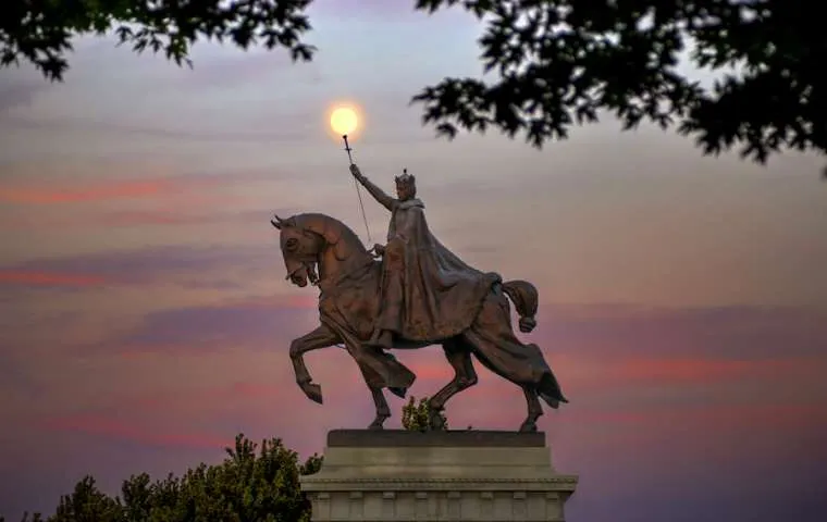 Statue of King Louis IX of France in Forest Park, St. Louis.?w=200&h=150